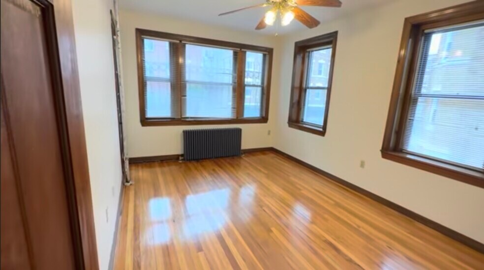 Building Photo - 240 Kelton St