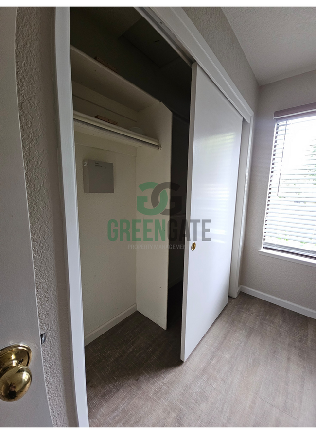 Building Photo - 1108 Cedar Creek Dr