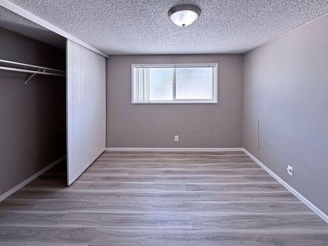 Building Photo - 1109 W 6th Ave