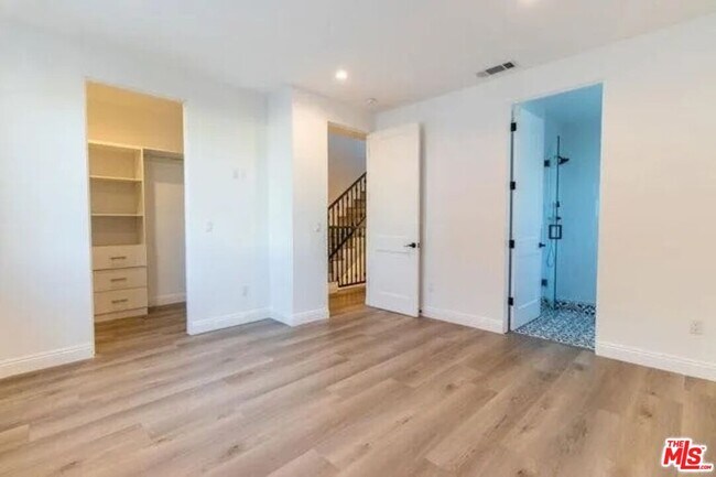 Building Photo - 5325 Ben Ave