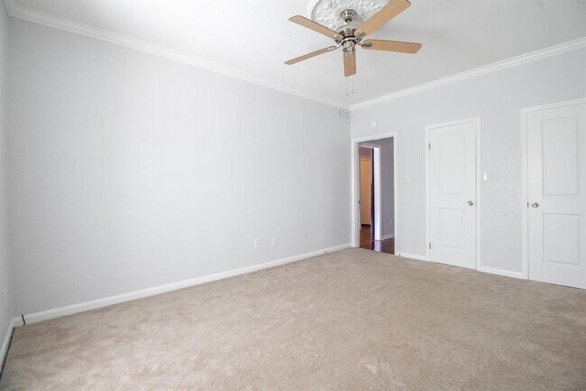 Building Photo - 2400 N Braeswood Blvd