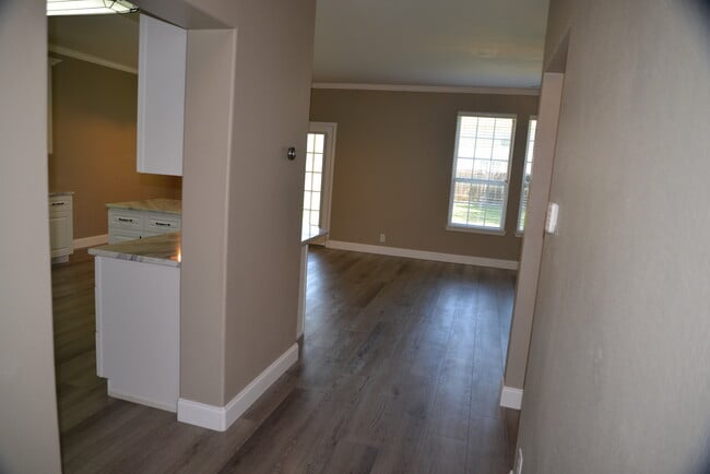 Building Photo - 11715 Oakwood Rdg