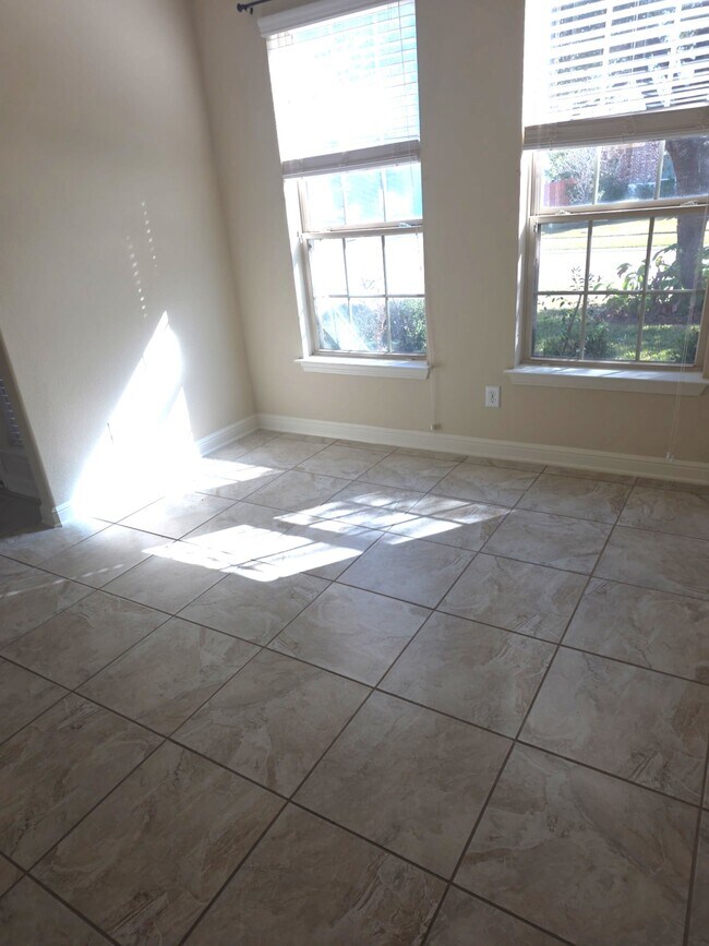 Building Photo - 15127 Calvano Dr