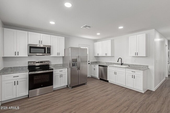 Building Photo - 113 N 88th Pl