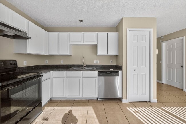 Building Photo - MUST SEE!! Huge 4 Bedroom / 2 Bath Single Family Home For Rent - SECTION EIGHT ACCEPTED