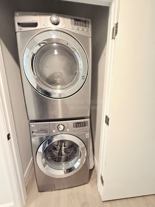 Building Photo - 8139 E Mulberry St