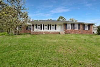 Building Photo - Awesome 3BE/2BA ranch style home in the WestMeade area!