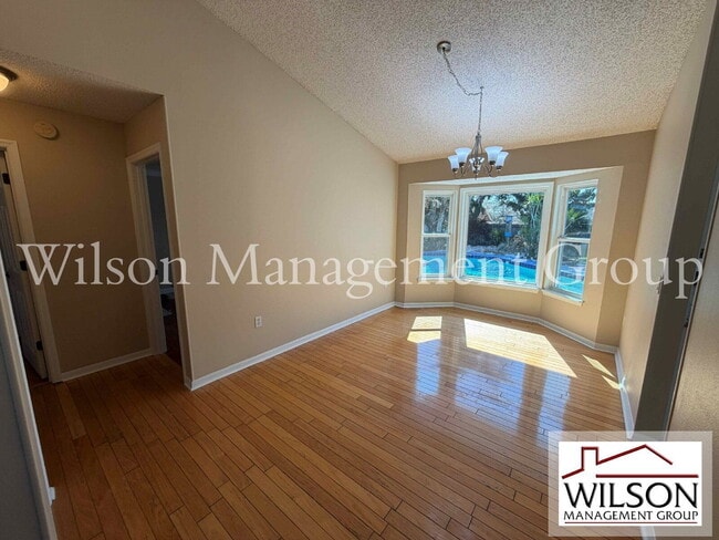 Building Photo - 1366 Valhalla St