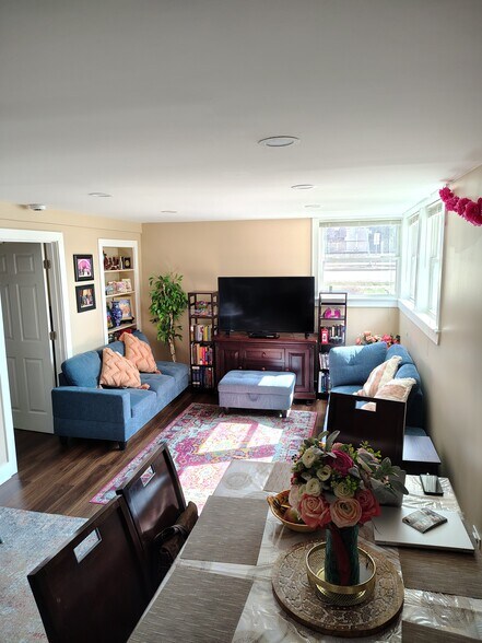 Building Photo - 6462 N Lehigh Ave