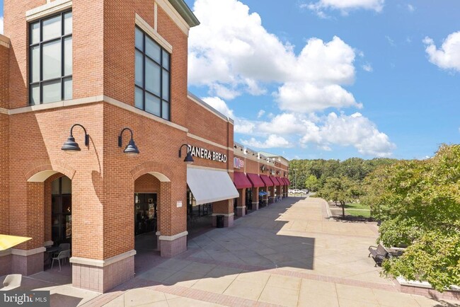 Building Photo - 6203 Abbottsbury Row