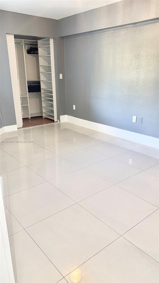 Building Photo - 637 SW 3rd St