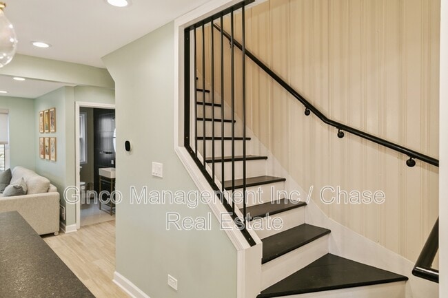 Building Photo - 635 E Prairie Ave