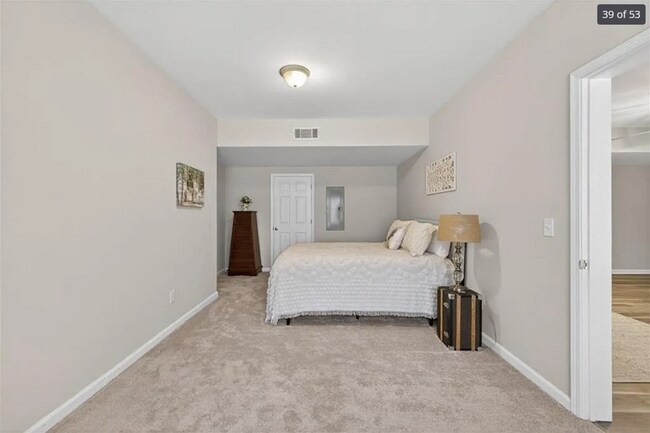 Building Photo - 5 Bed 4 Bath Multi Family House