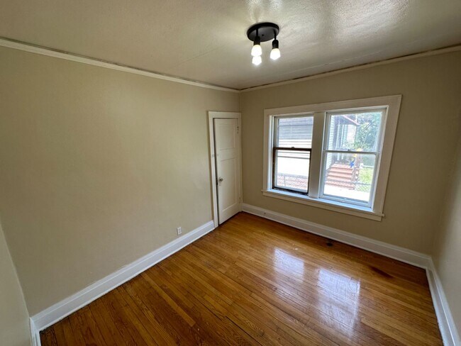 Interior Photo - 4720 N 37th St