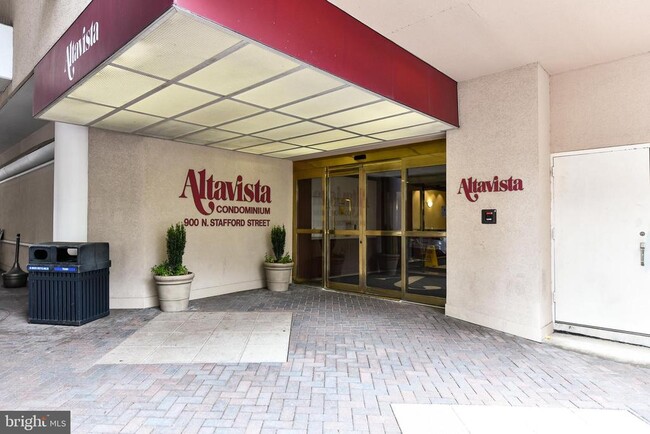 Building Photo - 900 N Stafford St