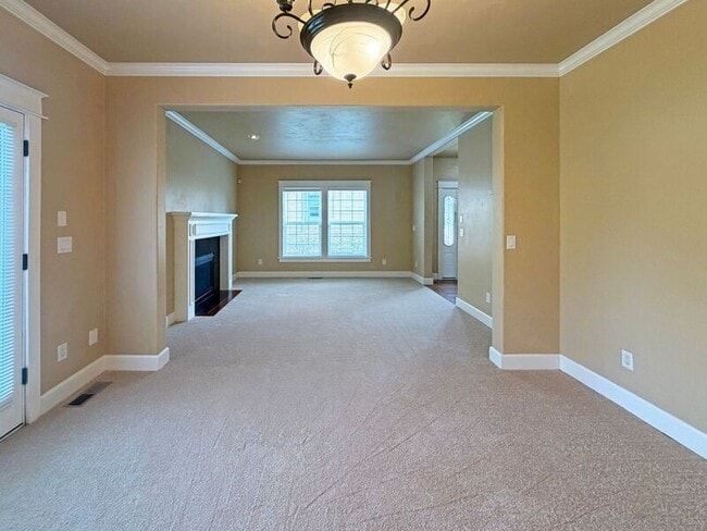 Building Photo - 520 Honeysuckle Ln