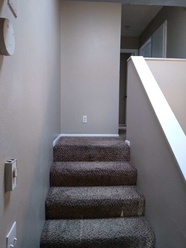 Building Photo - 171 College Way
