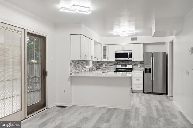 Building Photo - 1550 McLean Commons Ct