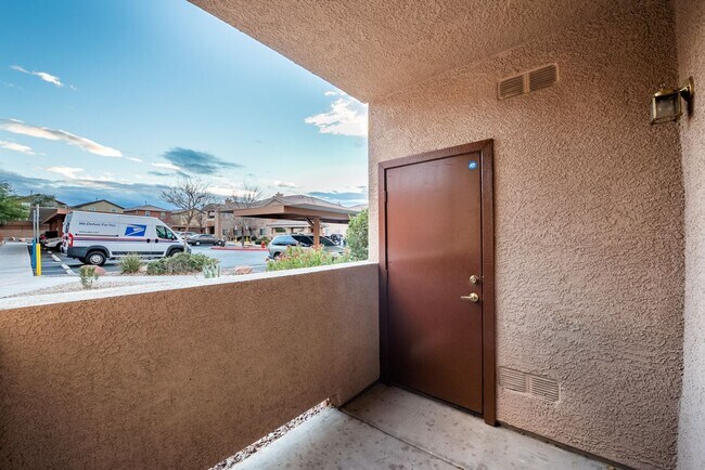 Building Photo - 1050 E Cactus Ave