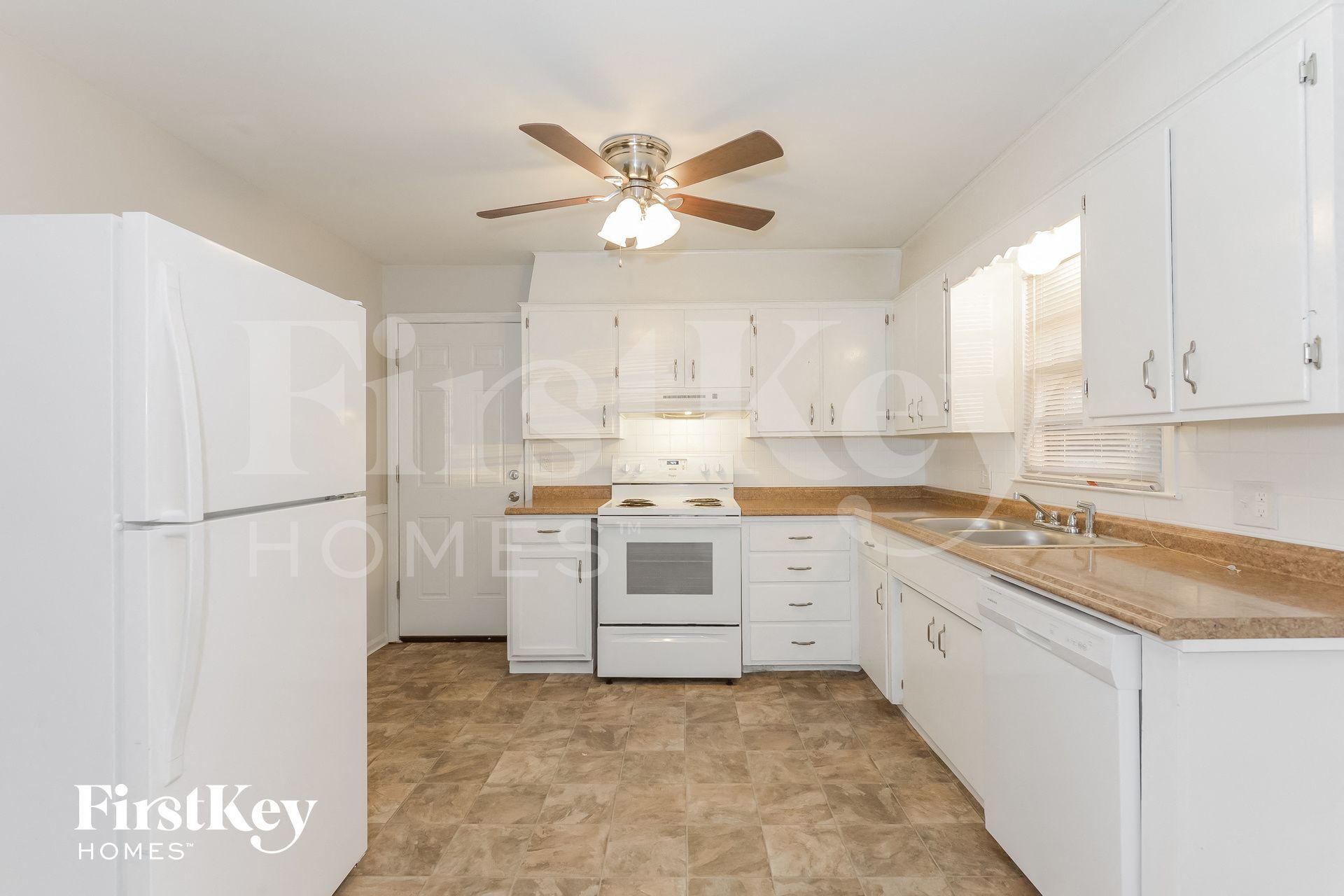 Building Photo - 8607 Elm Ave