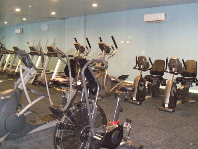 Building Photo - 125 Acacia Cir