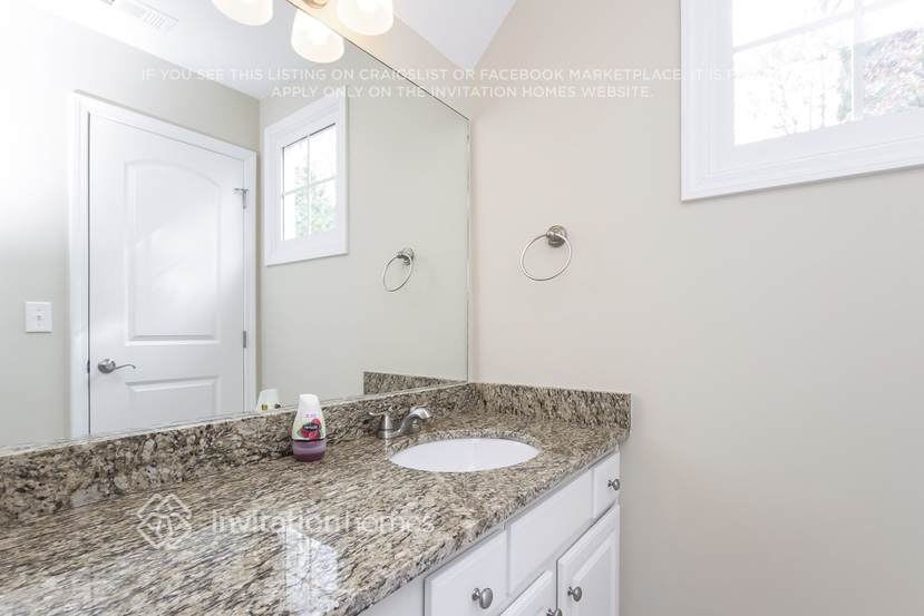 Building Photo - 215 Montana Way