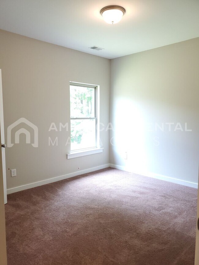 Building Photo - Home for Rent in Clanton, AL! Available to...