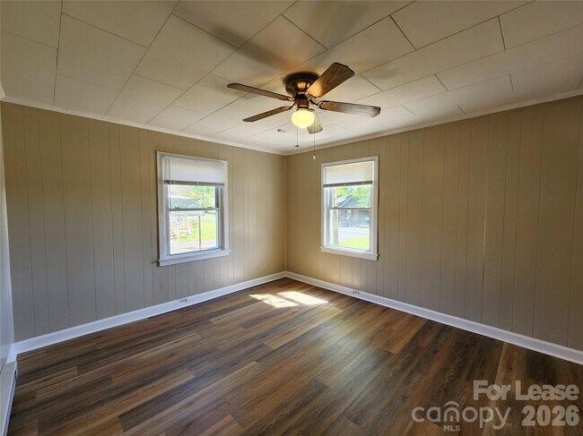 Building Photo - 1421 Midlake Ave