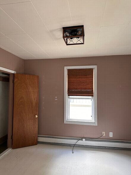 Building Photo - 11 Vaness St