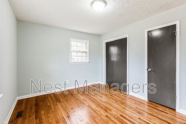 Building Photo - 909 Kaywood Dr