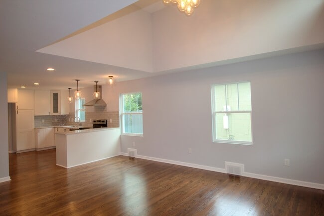 Building Photo - Beautiful 2 bedroom home in downtown Raleigh!