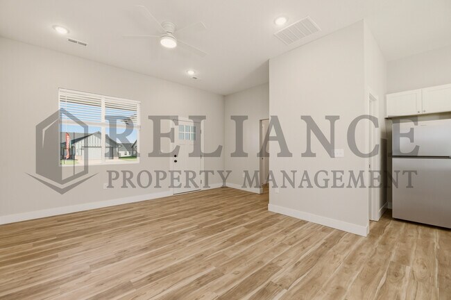 Building Photo - 619 Elmwood St