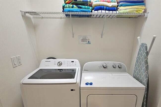 Building Photo - 3810 Oakville Ave