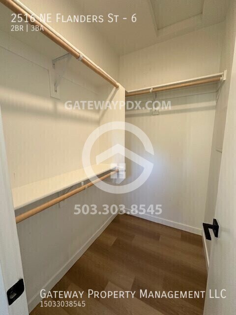 Building Photo - 2516 NE Flanders St