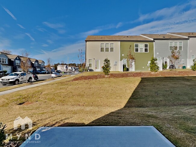 Building Photo - 807 McKenzie Pk Ter