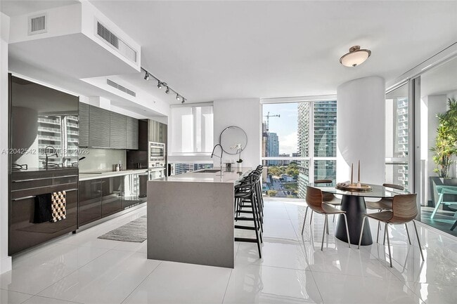 Building Photo - 1080 Brickell Ave