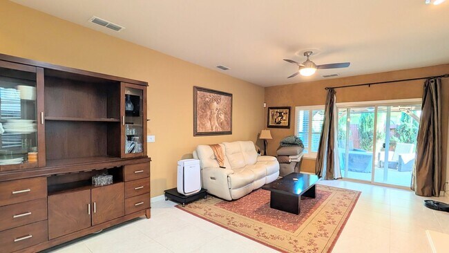 Building Photo - Beautiful Executive Rental in West Sacramento!