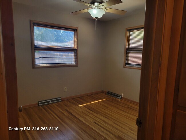Building Photo - 2440 N Clarence Ave