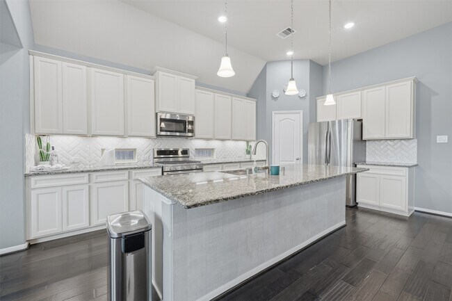 Building Photo - 806 Butterfly Garden Trail