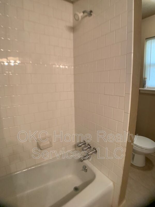 Building Photo - 5809 NW 62nd St