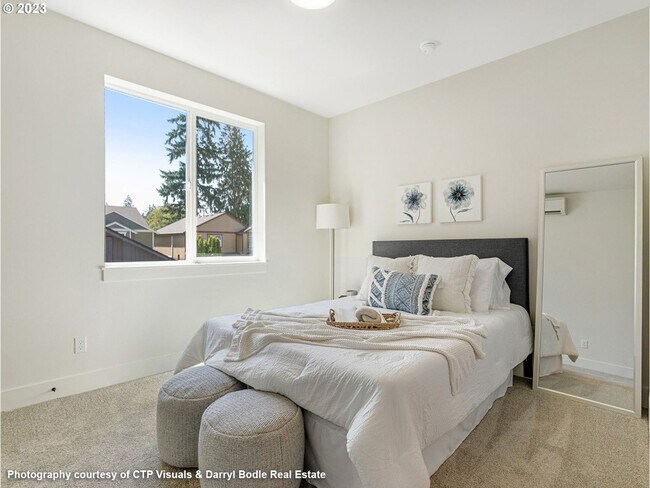 Building Photo - Stunning Modern Condo in Woodstock with Washer/Dryer in-unit, Patio & More