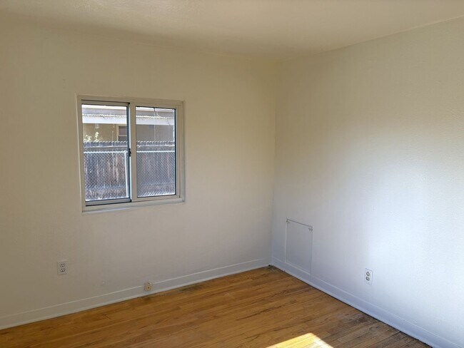 Building Photo - 2425 Mountain Rd NW