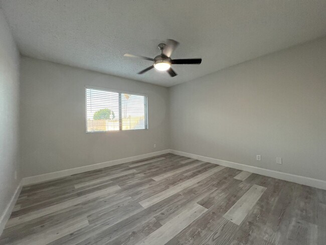 Building Photo - REMODELED 3 BEDROOM PLUS BONUS ROOM/BEDROOM. GREAT BACKYARD
