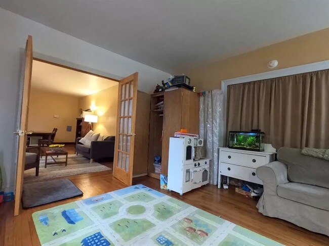 Building Photo - 201 Linn St