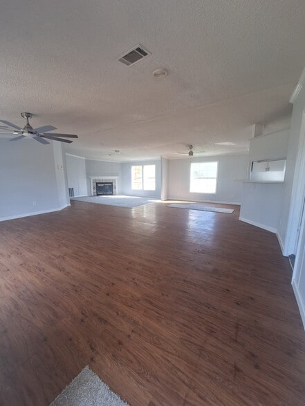 Building Photo - 4452 Roundup Dr