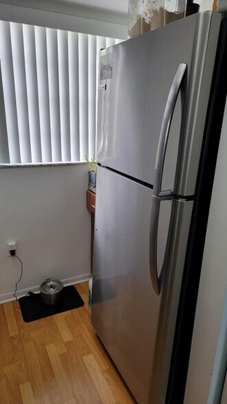 Building Photo - 2762 W 60th St