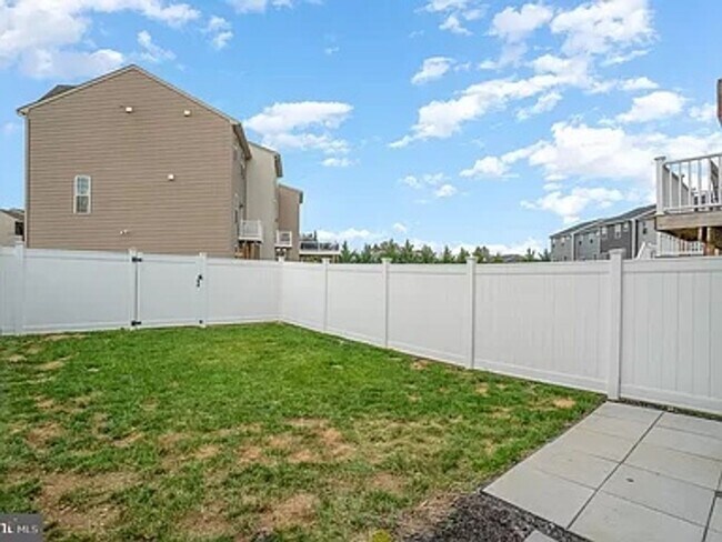 Building Photo - 3 Bedroom Townhome in Hanover