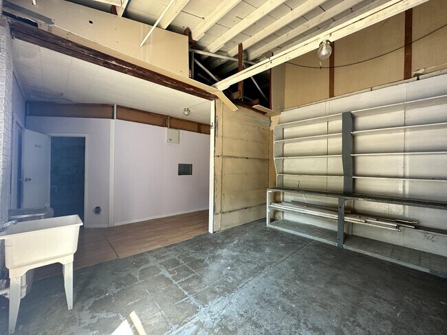 Building Photo - 1302 N Raguet St