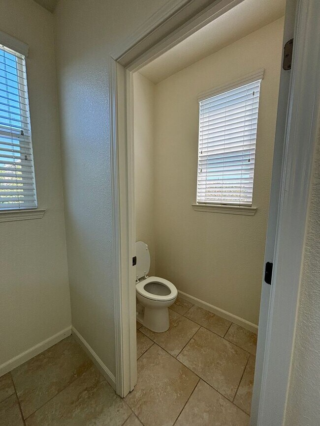 Building Photo - Spacious 4 Bedroom, 3 Bath Home with Bonus Room, 2 Car Garage in Westpark Village!