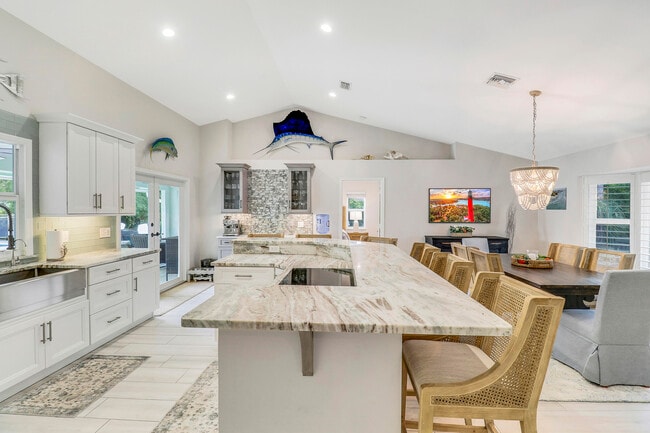 Building Photo - 15866 Alexander Run